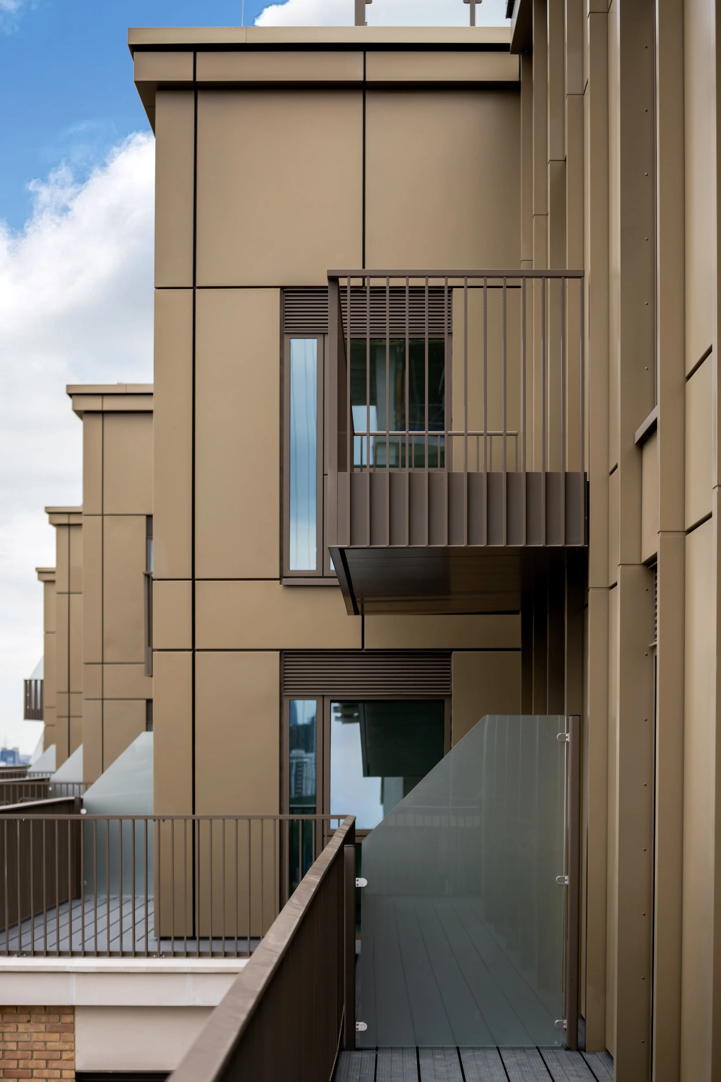 17 - Royal Eden Docks Core 3 + 4 - OCL - Photography © Theo Tzia Architectural Photographer.jpg