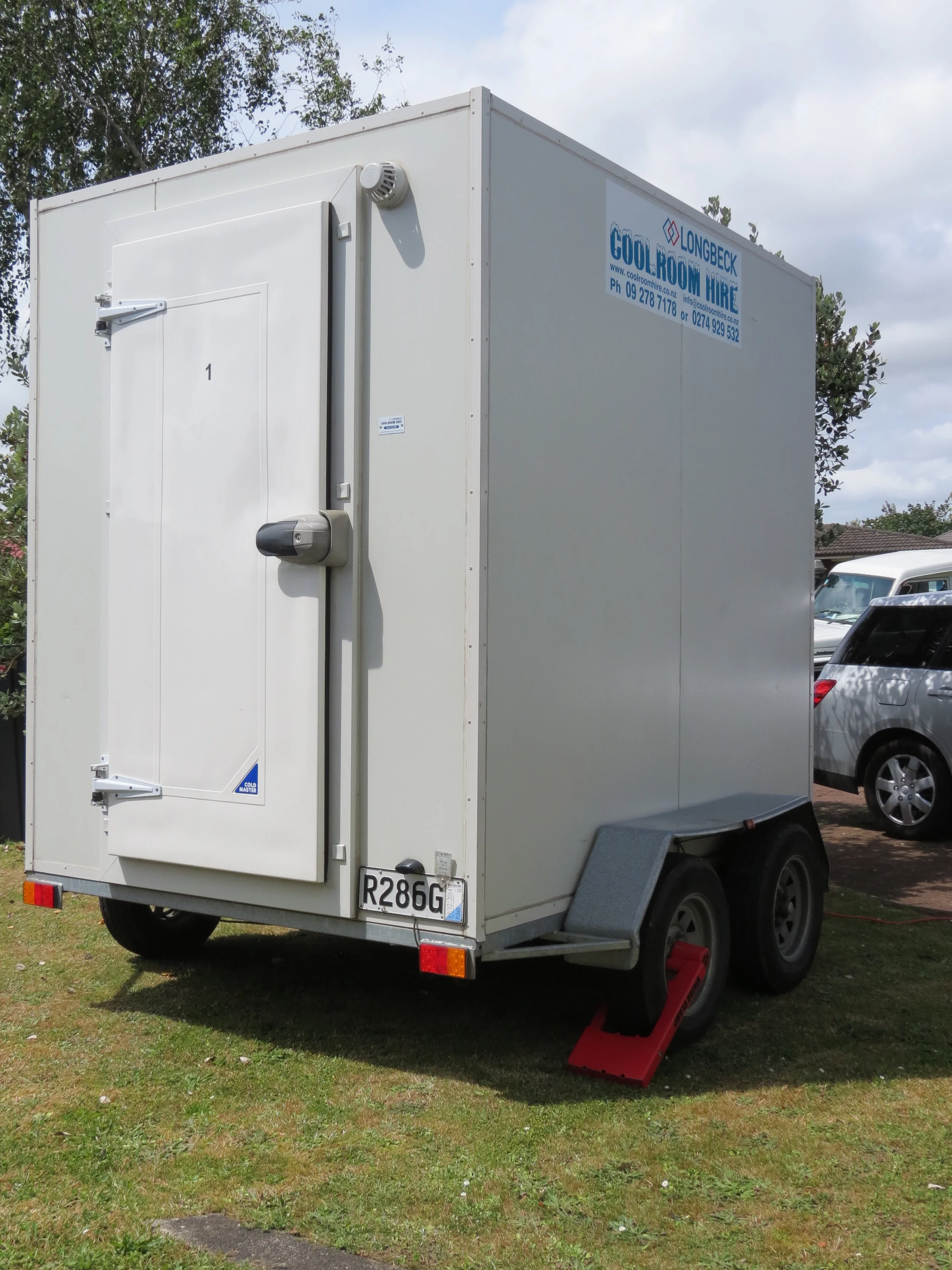 1.8m trailer outside.JPG