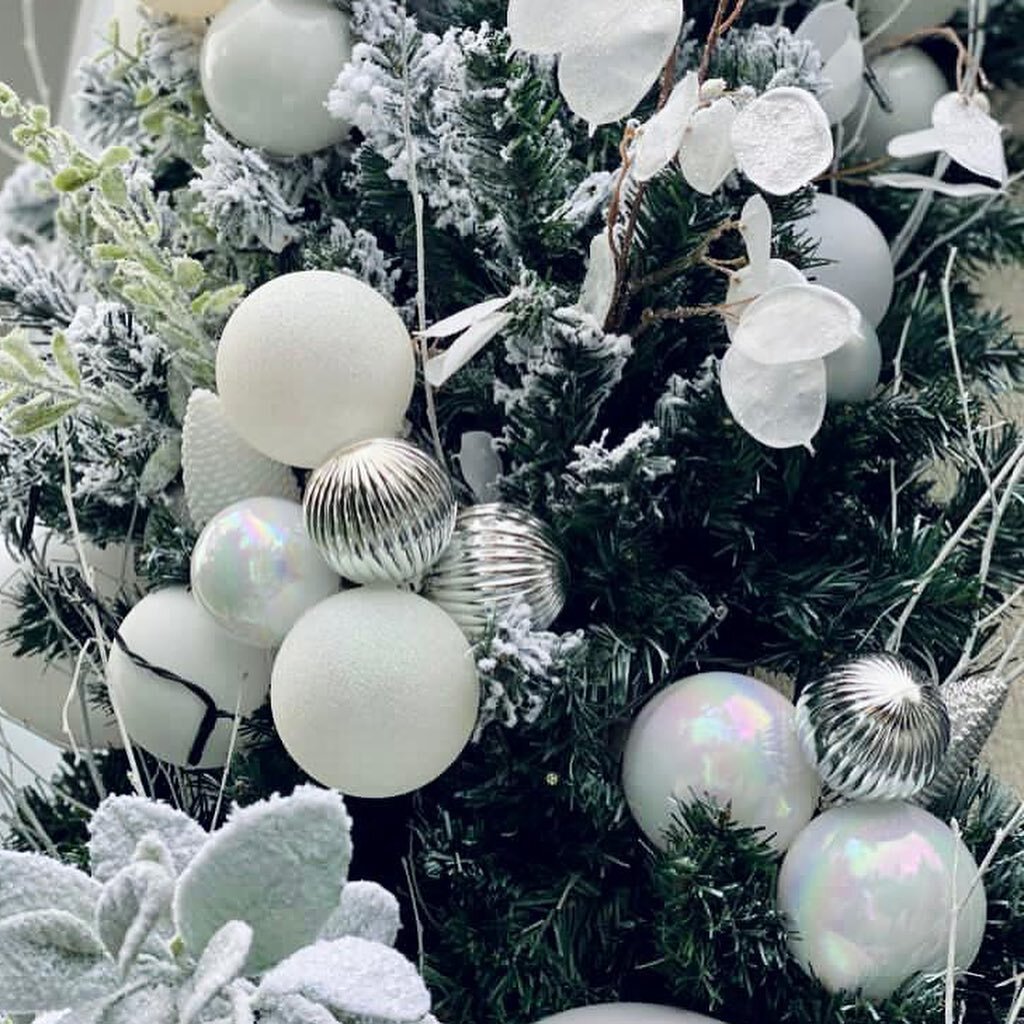 White Christmas Details 🤍  #christmas #installation #love