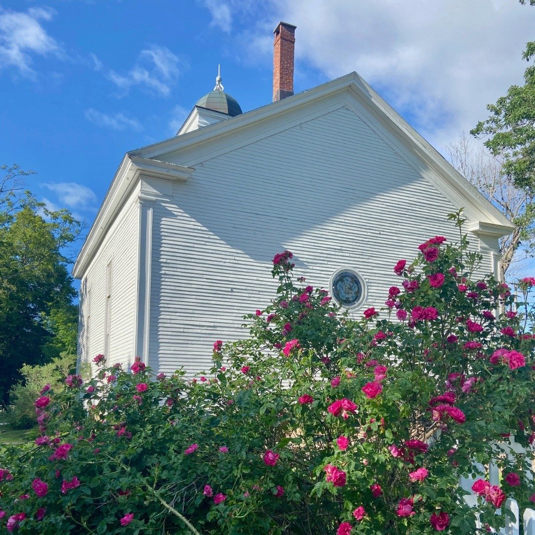 It's a beautiful and breezy first day of Summer here on our Kittery Point corner. We hope you'll find a moment today to stop and smell the roses. 

#summersolstice #creation #nature #mainesummer #kitterymaine