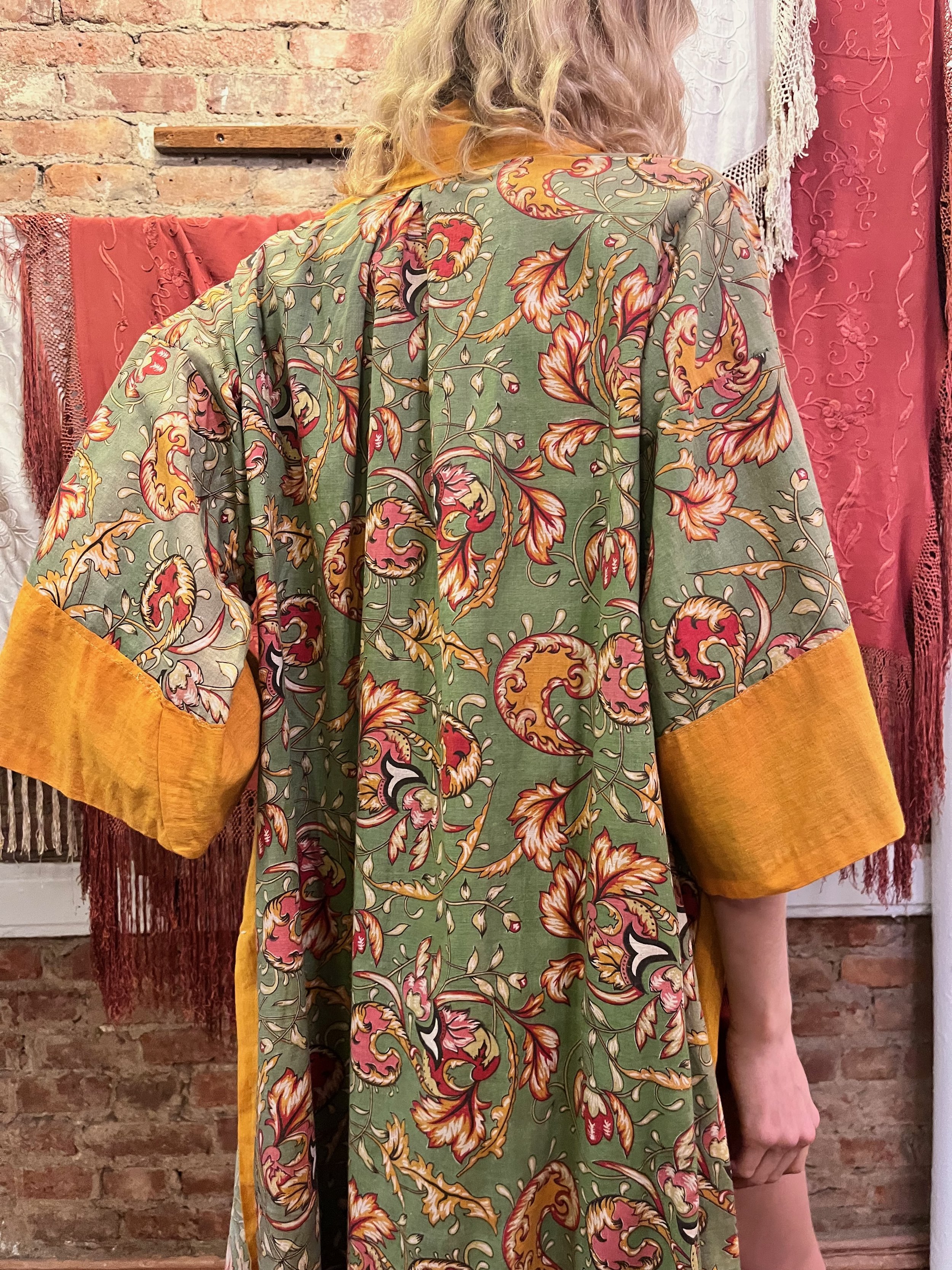 Acanthus Print Robe