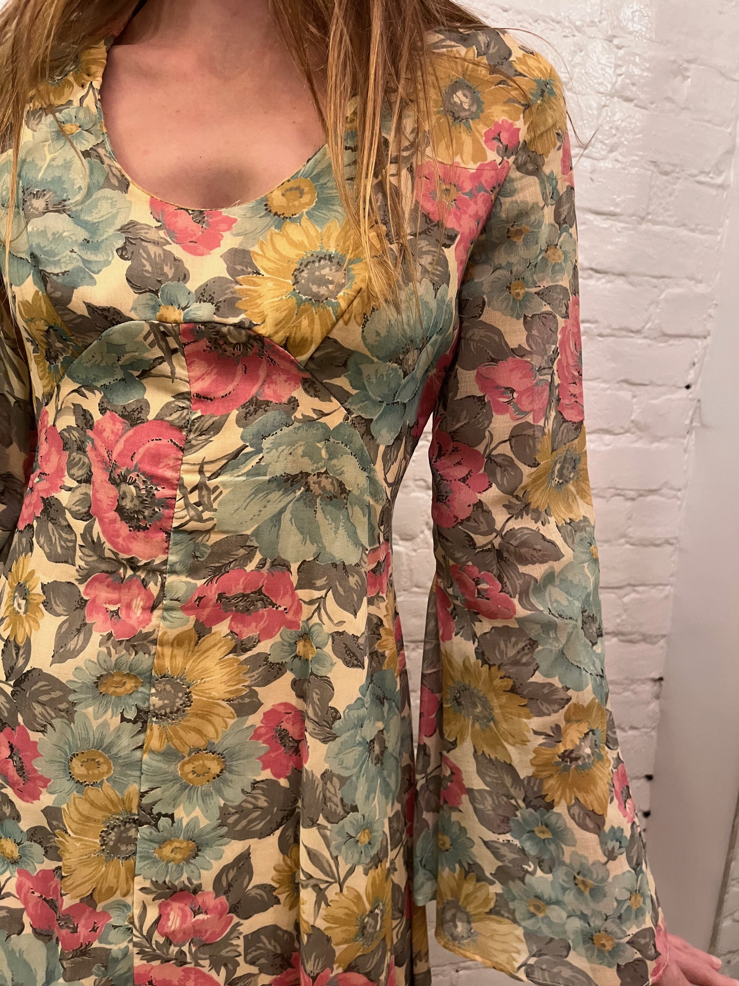 knee length dresses for ladies 70s Maxi Dress Angel Sleeves Floral Print Festival Vintage Garden Party Milson California VFG S/Xs Ruffled