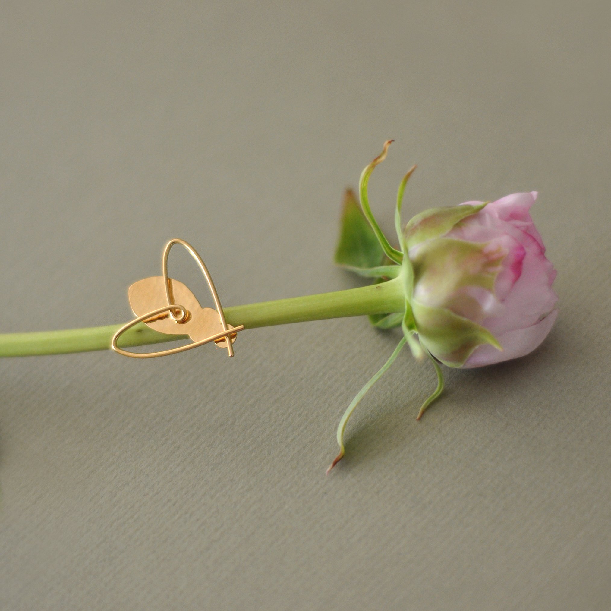 Broche abeille3 carré.jpg