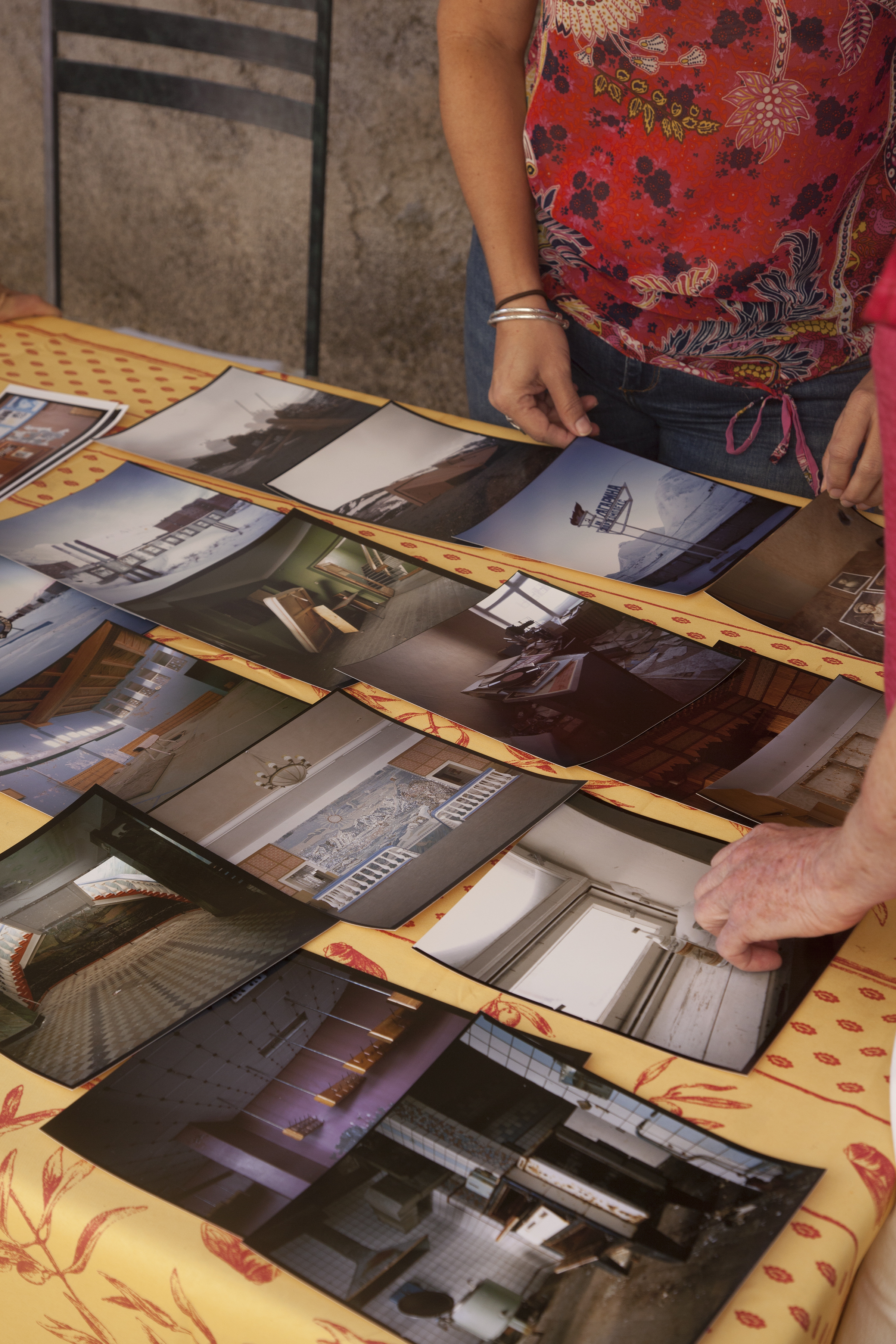 A portfolio review during which one of the14 students’ work is being critiques, resequenced and edited.
