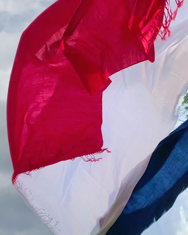 Land of the Free! And red, white and blue pashminas to fit the occasion! Available in all colors and textures through @bridalfinery #happy4thofjuly