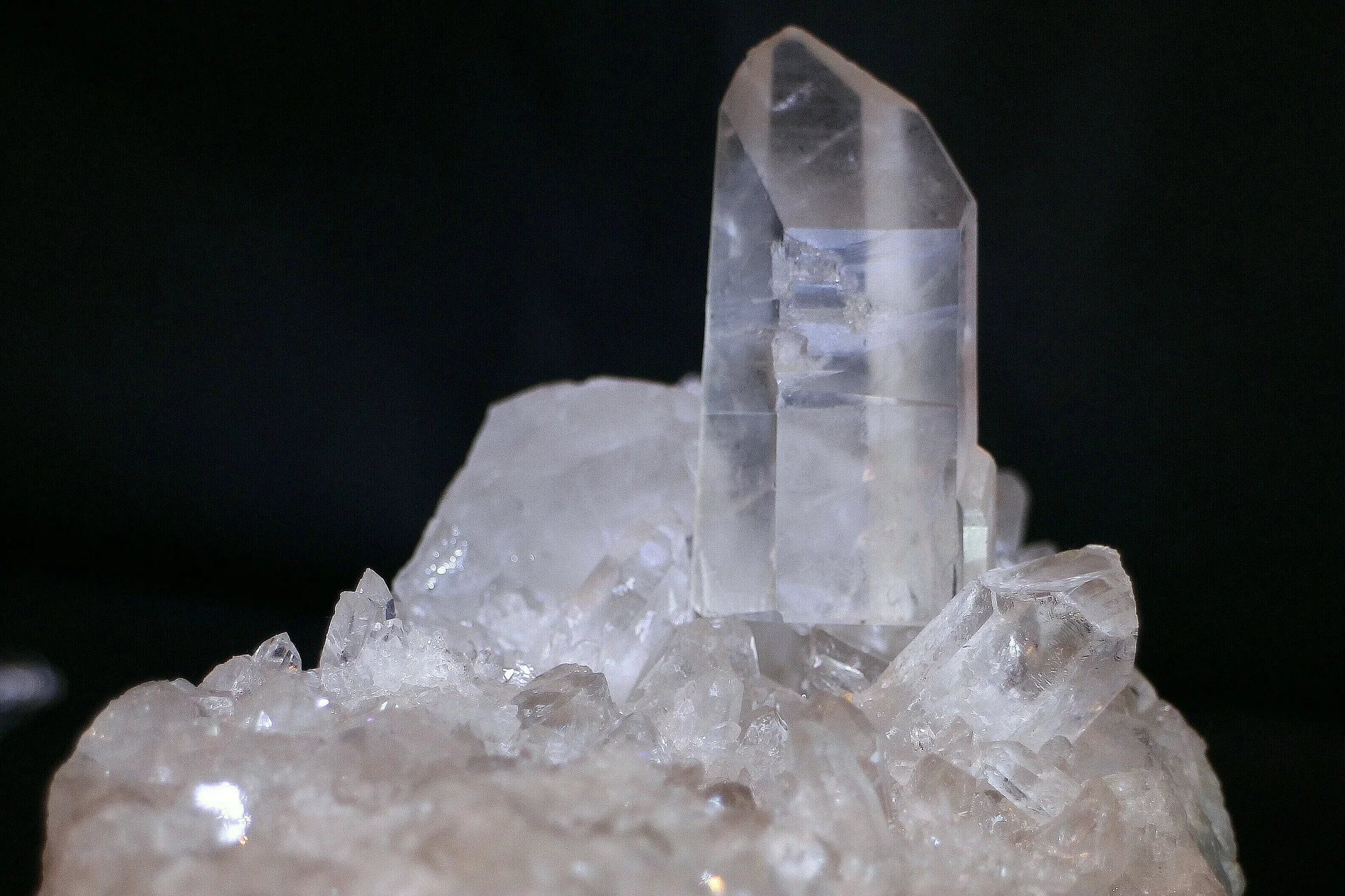 rock-crystal-238075_1920.jpg