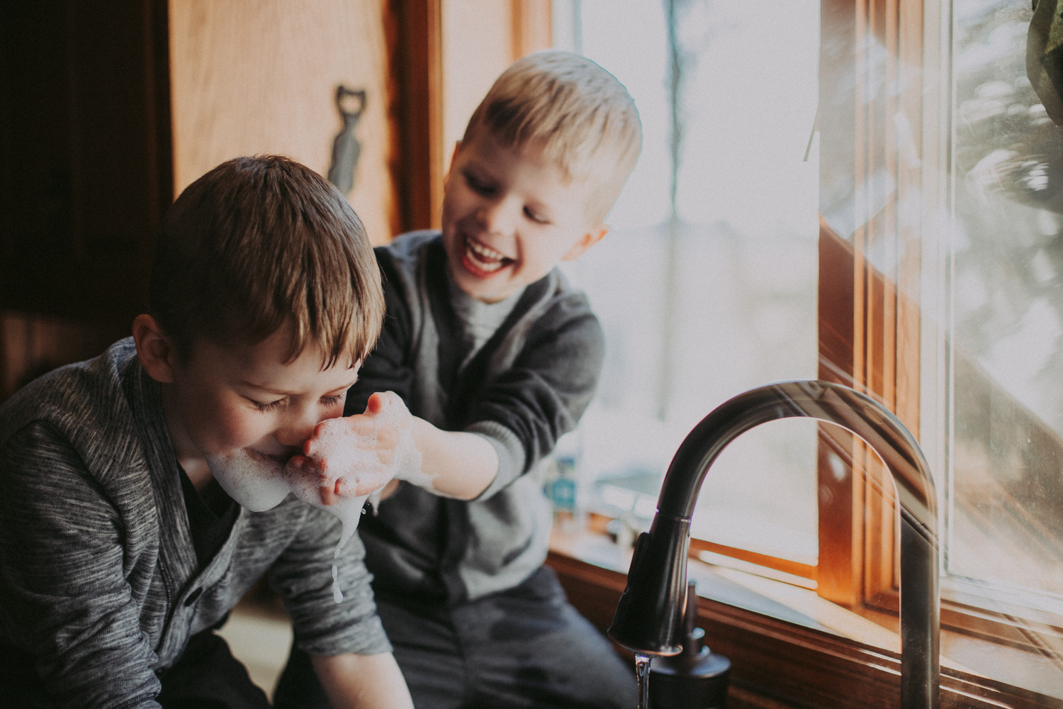 Bryden Giving Photographer-Wedding Photographer-Minneapolis-Minnesota-Saint Paul-Lifestyle-Twin Cities-Family Session-Destination Wedding Photographer-Home