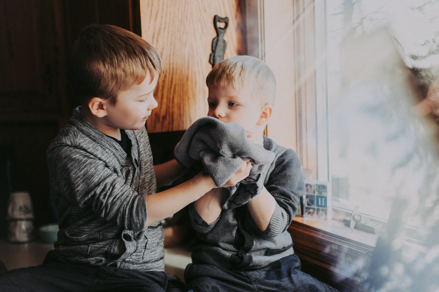 Bryden Giving Photographer-Wedding Photographer-Minneapolis-Minnesota-Saint Paul-Lifestyle-Twin Cities-Family Session-Destination Wedding Photographer-Home