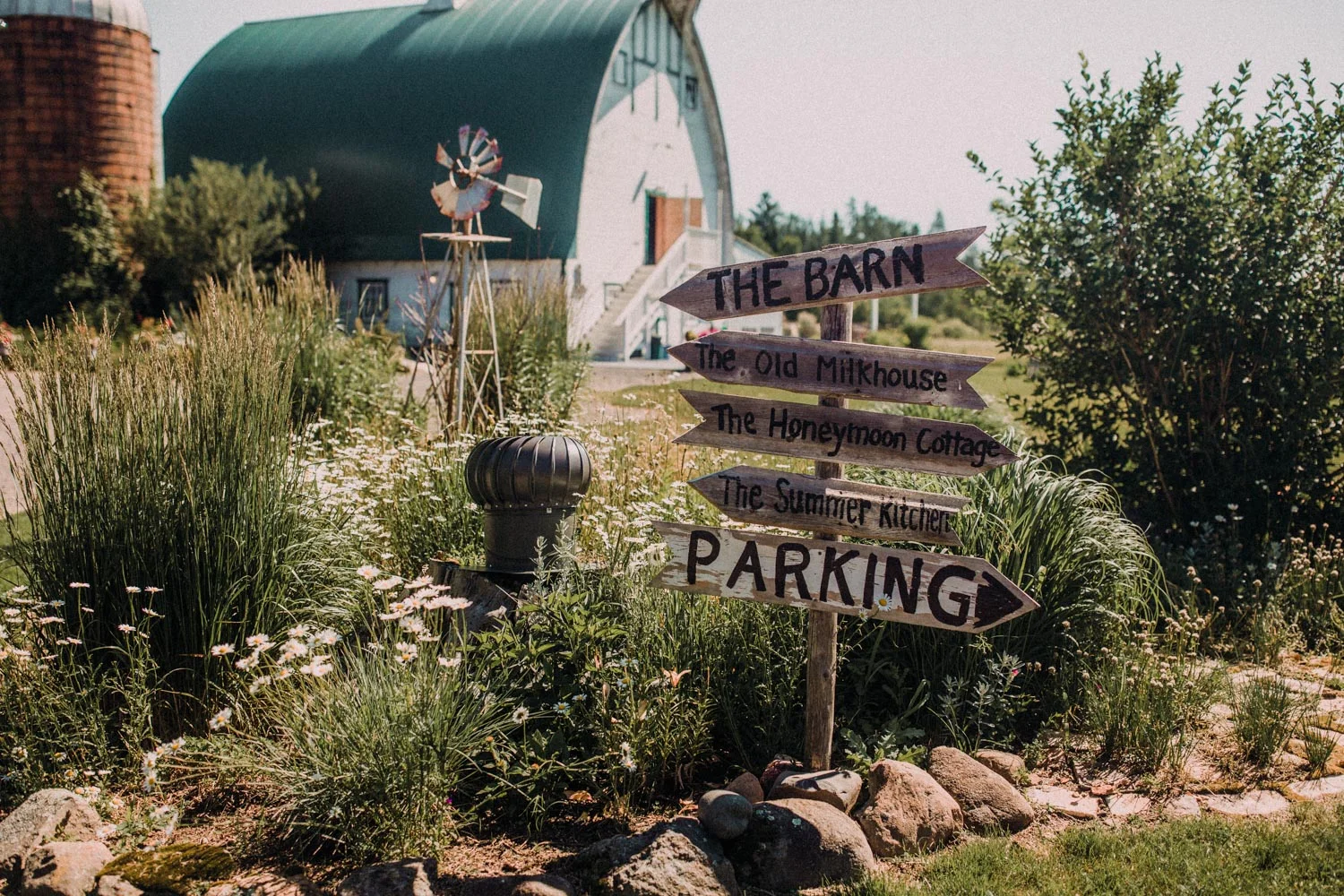 Bryden Giving Photographer-Wedding Photographer- Minneapolis-Minnesota-Saint Paul-Lifestyle-Twin Cities-Destination Wedding-Wisconsin-Brule River Barn-Wedding-Gustavus Adolphus College