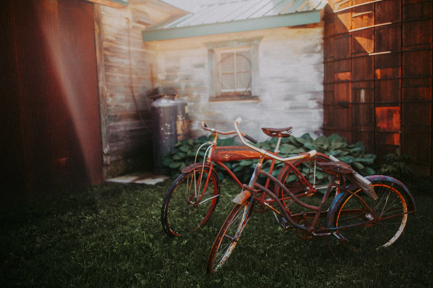Bryden Giving Photographer-Wedding Photographer- Minneapolis-Minnesota-Saint Paul-Lifestyle-Twin Cities-Destination Wedding-Wisconsin-Brule River Barn-Wedding-Gustavus Adolphus College