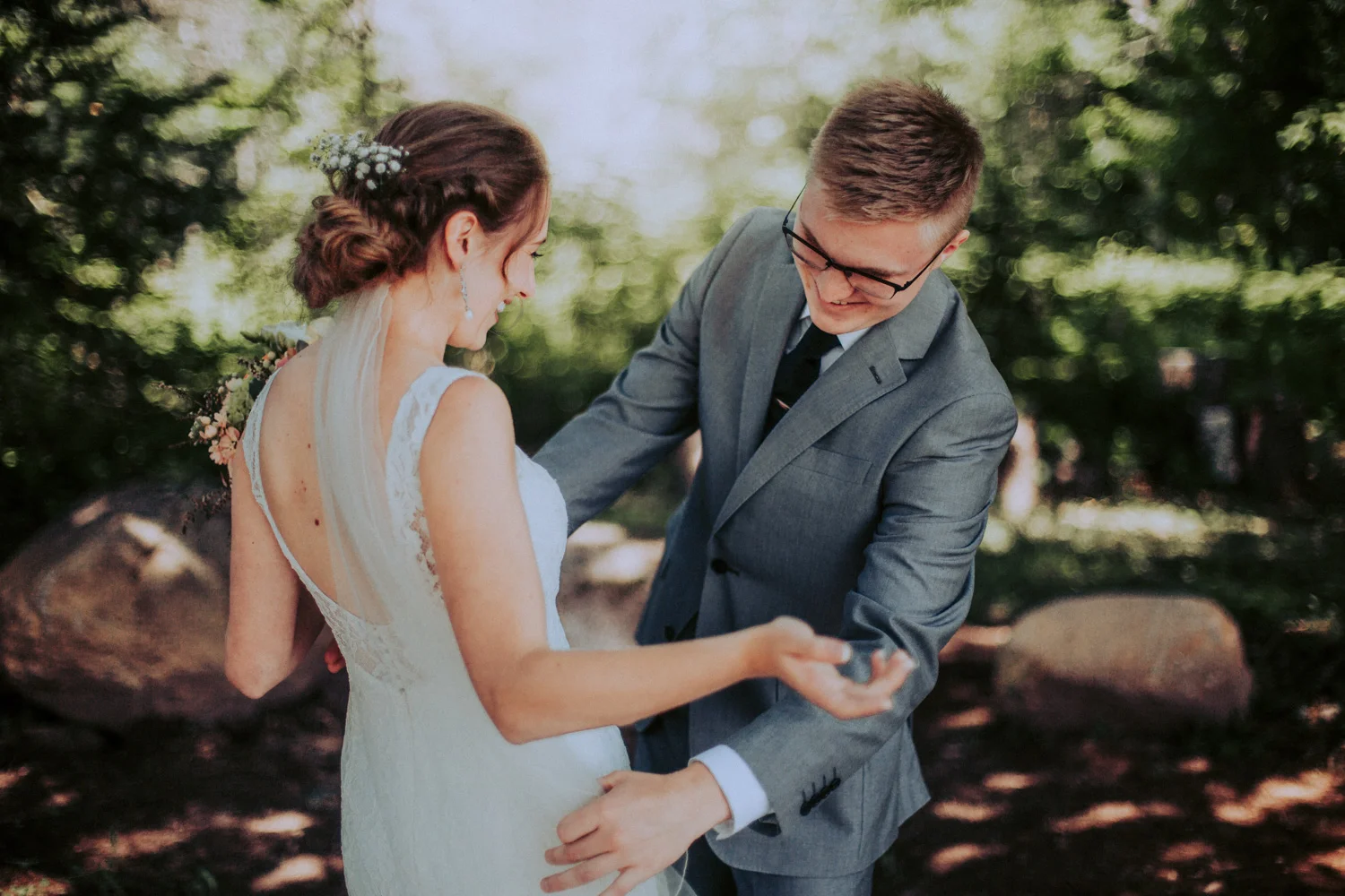 Bryden Giving Photographer-Wedding Photographer- Minneapolis-Minnesota-Saint Paul-Lifestyle-Twin Cities-Destination Wedding-Wisconsin-Brule River Barn-Wedding-Gustavus Adolphus College