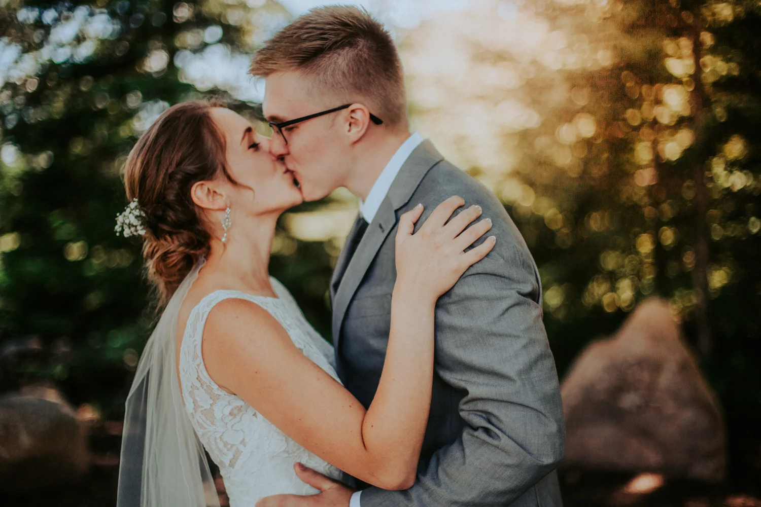 Bryden Giving Photographer-Wedding Photographer- Minneapolis-Minnesota-Saint Paul-Lifestyle-Twin Cities-Destination Wedding-Wisconsin-Brule River Barn-Wedding-Gustavus Adolphus College