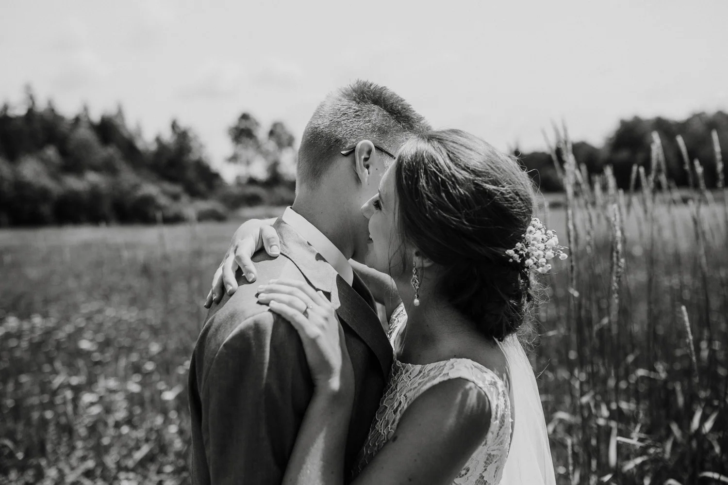 Bryden Giving Photographer-Wedding Photographer- Minneapolis-Minnesota-Saint Paul-Lifestyle-Twin Cities-Destination Wedding-Wisconsin-Brule River Barn-Wedding-Gustavus Adolphus College