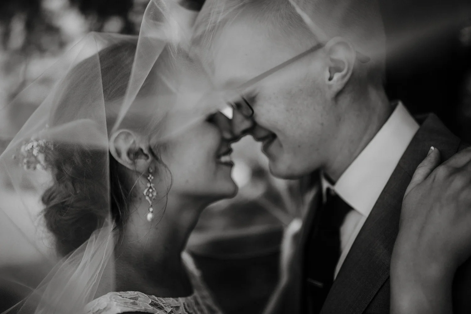 Bryden Giving Photographer-Wedding Photographer- Minneapolis-Minnesota-Saint Paul-Lifestyle-Twin Cities-Destination Wedding-Wisconsin-Brule River Barn-Wedding-Gustavus Adolphus College