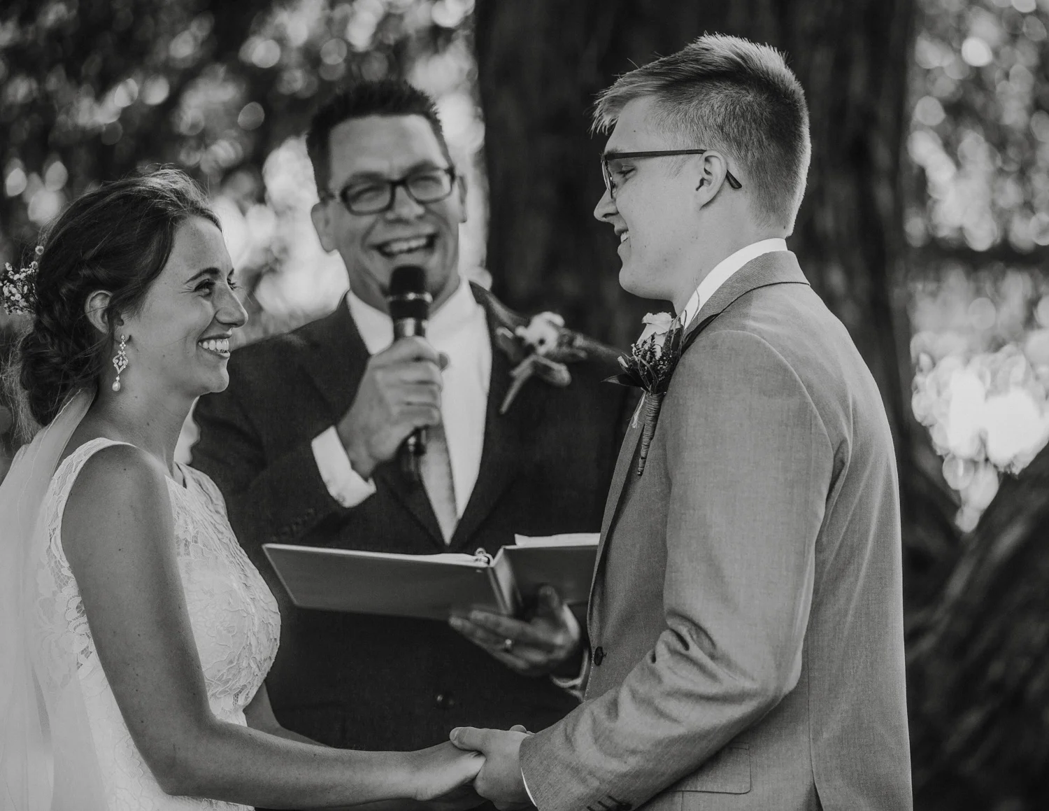 Bryden Giving Photographer-Wedding Photographer- Minneapolis-Minnesota-Saint Paul-Lifestyle-Twin Cities-Destination Wedding-Wisconsin-Brule River Barn-Wedding-Gustavus Adolphus College