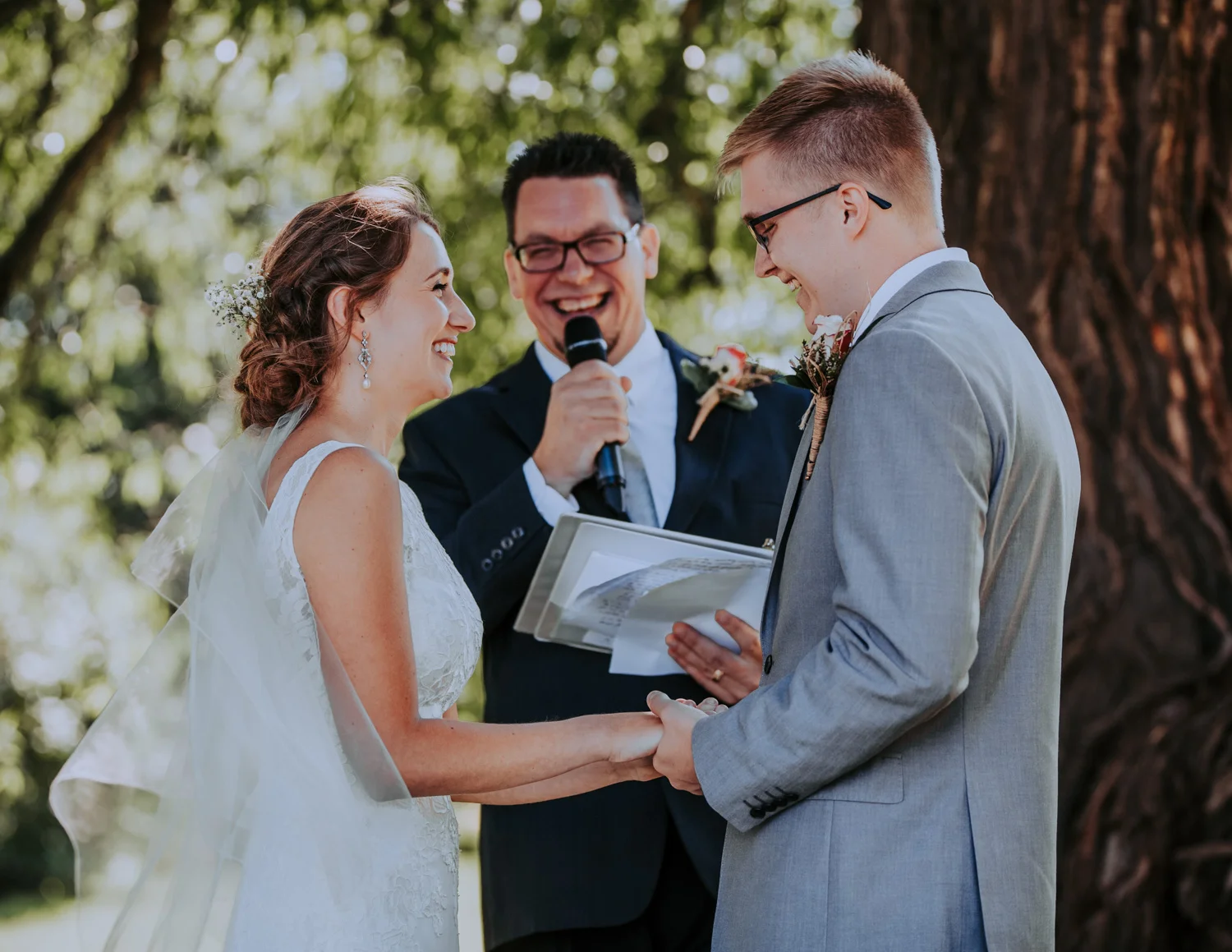 Bryden Giving Photographer-Wedding Photographer- Minneapolis-Minnesota-Saint Paul-Lifestyle-Twin Cities-Destination Wedding-Wisconsin-Brule River Barn-Wedding-Gustavus Adolphus College