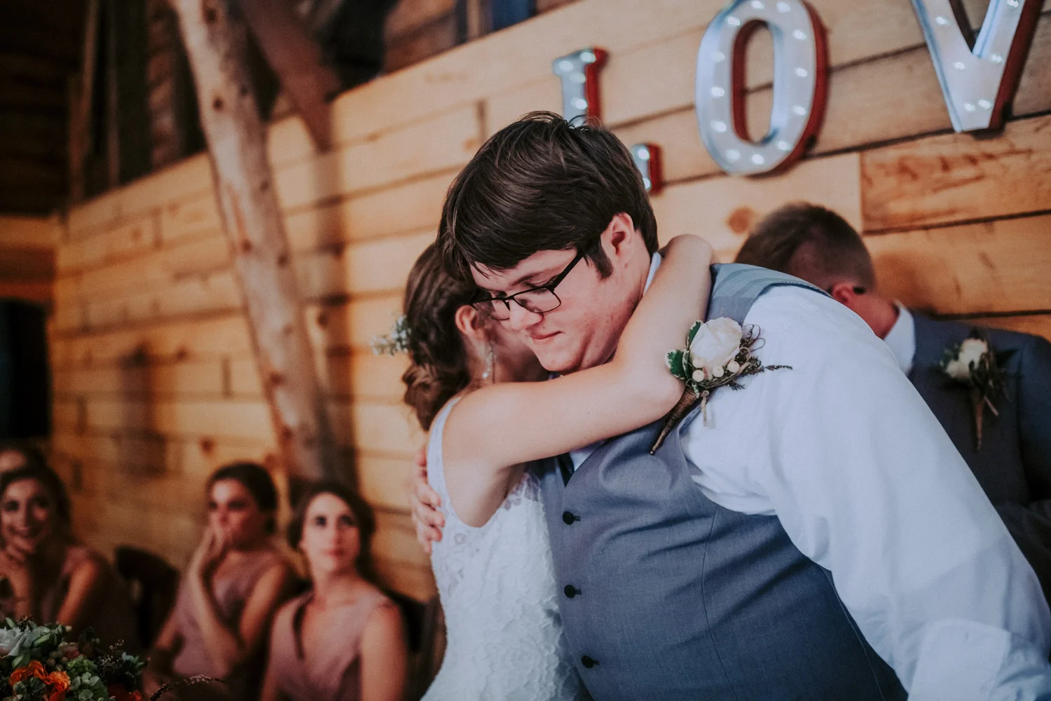 Bryden Giving Photographer-Wedding Photographer- Minneapolis-Minnesota-Saint Paul-Lifestyle-Twin Cities-Destination Wedding-Wisconsin-Brule River Barn-Wedding-Gustavus Adolphus College