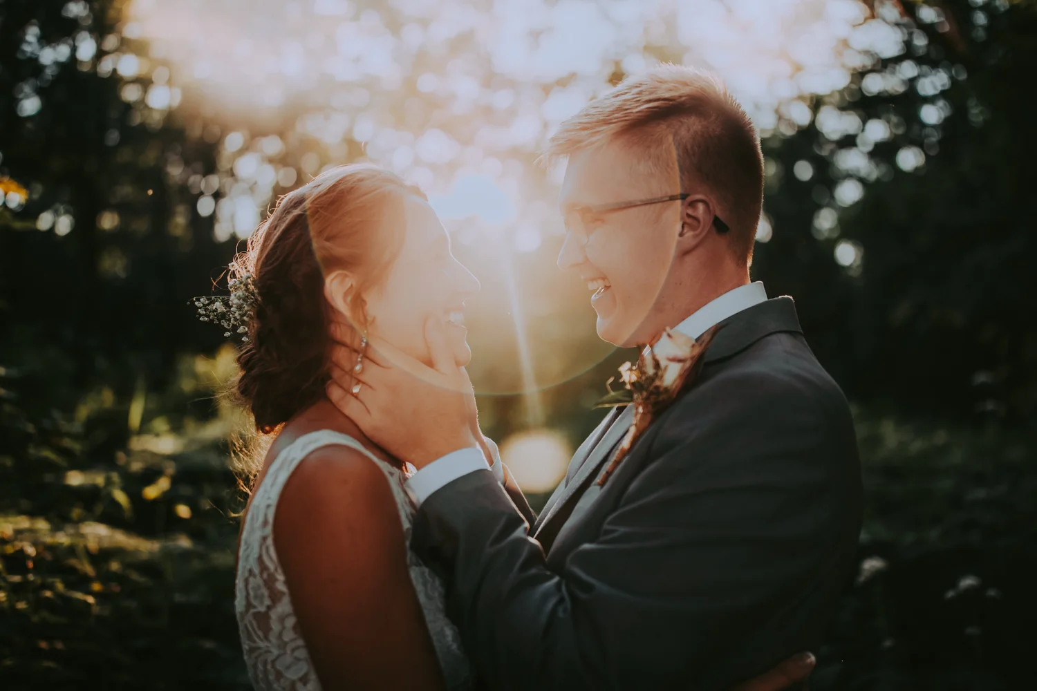 Bryden Giving Photographer-Wedding Photographer- Minneapolis-Minnesota-Saint Paul-Lifestyle-Twin Cities-Destination Wedding-Wisconsin-Brule River Barn-Wedding-Gustavus Adolphus College