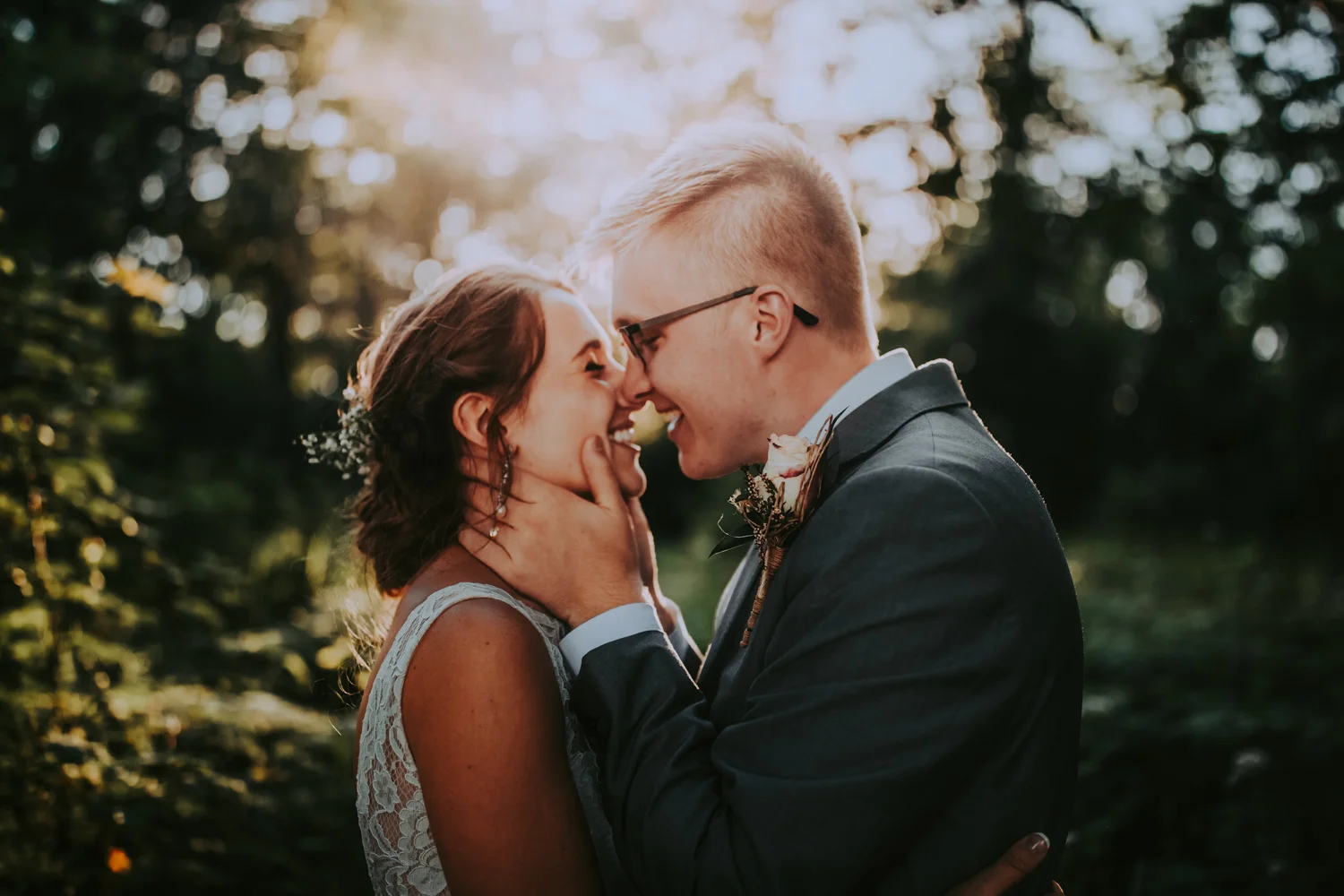 Bryden Giving Photographer-Wedding Photographer- Minneapolis-Minnesota-Saint Paul-Lifestyle-Twin Cities-Destination Wedding-Wisconsin-Brule River Barn-Wedding-Gustavus Adolphus College