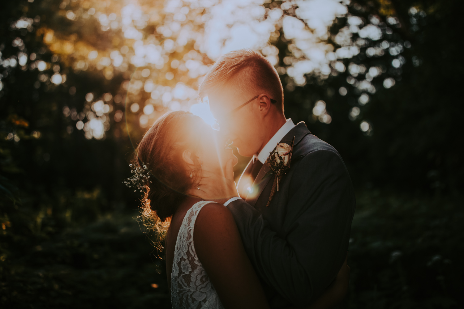 Bryden Giving Photographer-Wedding Photographer- Minneapolis-Minnesota-Saint Paul-Lifestyle-Twin Cities-Destination Wedding-Wisconsin-Brule River Barn-Wedding-Gustavus Adolphus College