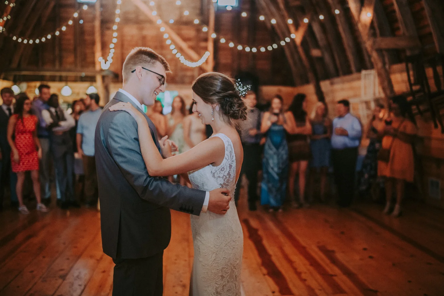 Bryden Giving Photographer-Wedding Photographer- Minneapolis-Minnesota-Saint Paul-Lifestyle-Twin Cities-Destination Wedding-Wisconsin-Brule River Barn-Wedding-Gustavus Adolphus College