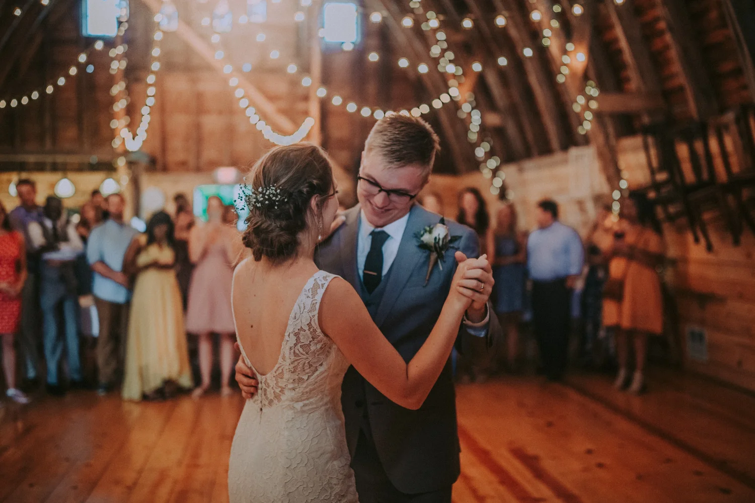 Bryden Giving Photographer-Wedding Photographer- Minneapolis-Minnesota-Saint Paul-Lifestyle-Twin Cities-Destination Wedding-Wisconsin-Brule River Barn-Wedding-Gustavus Adolphus College