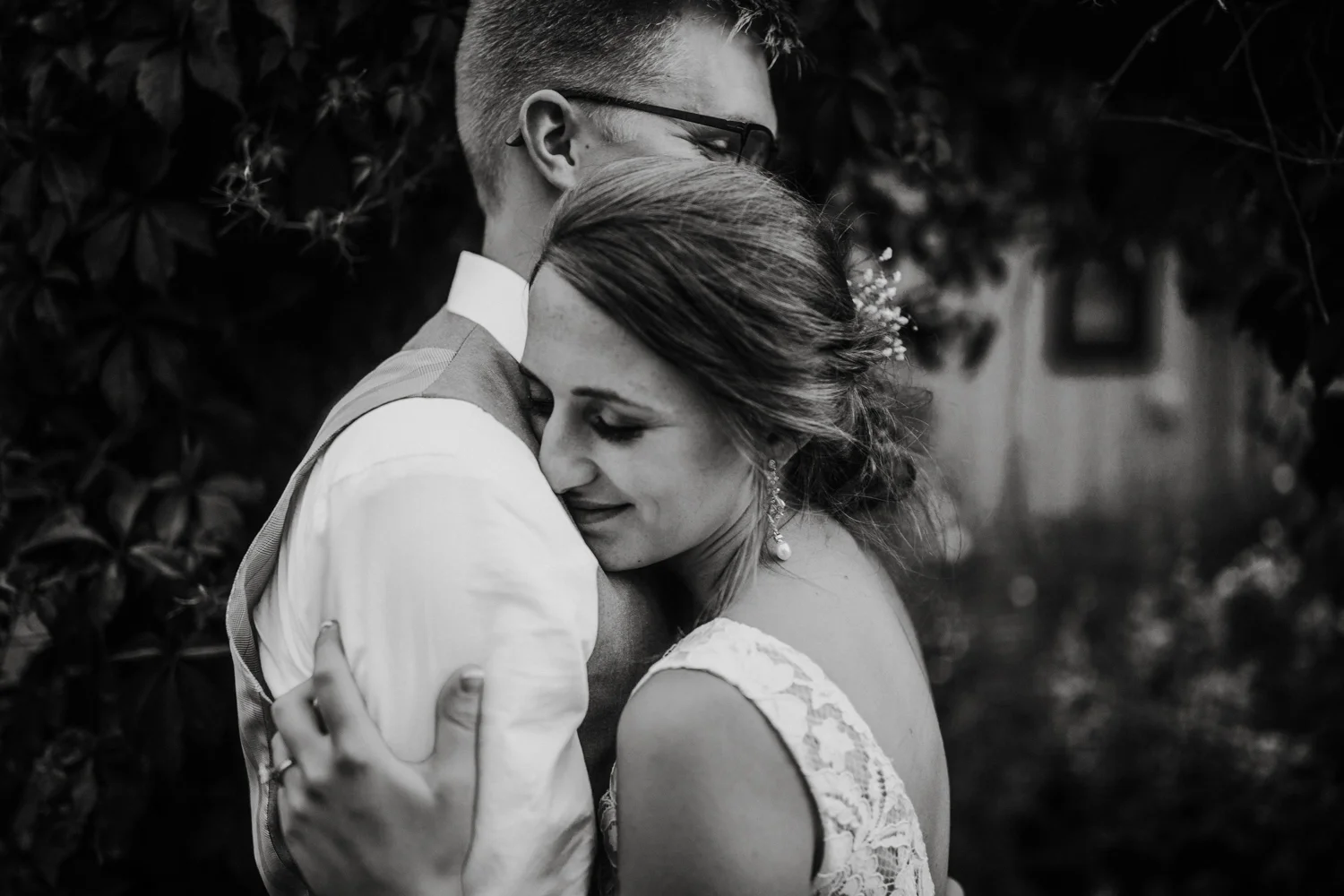 Bryden Giving Photographer-Wedding Photographer- Minneapolis-Minnesota-Saint Paul-Lifestyle-Twin Cities-Destination Wedding-Wisconsin-Brule River Barn-Wedding-Gustavus Adolphus College