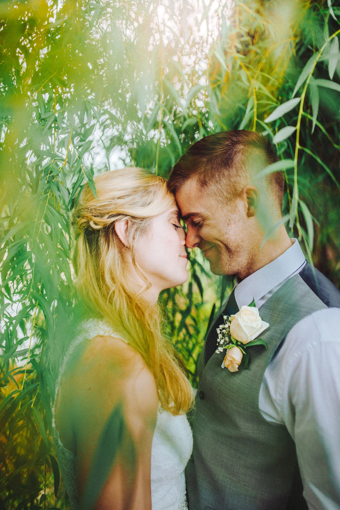 jessica and johnny, bryden giving photographer, minnesota wedding, destination wedding, summer, redeemed farm, twin cities