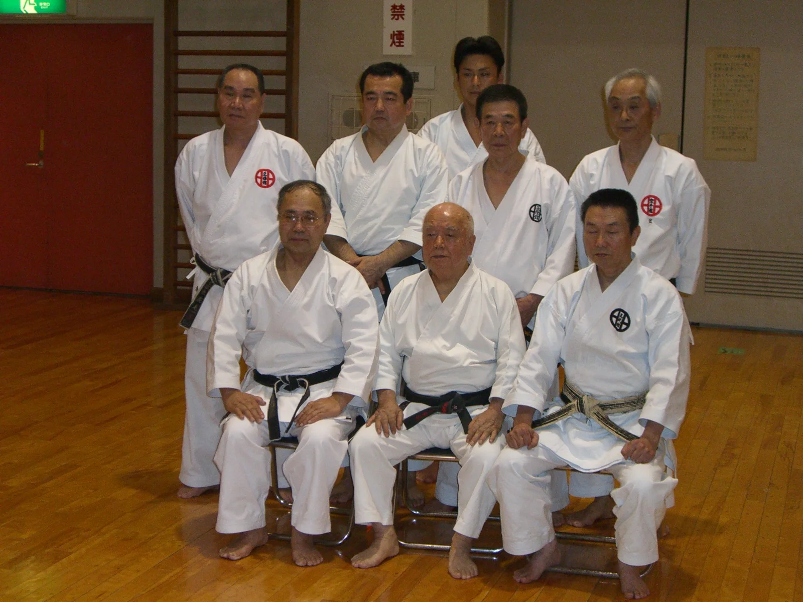  Group photo with Mabuni Sensei  Sensei David Akutagawa, who was the founder of Renshikan in Canada, is front row left side. 