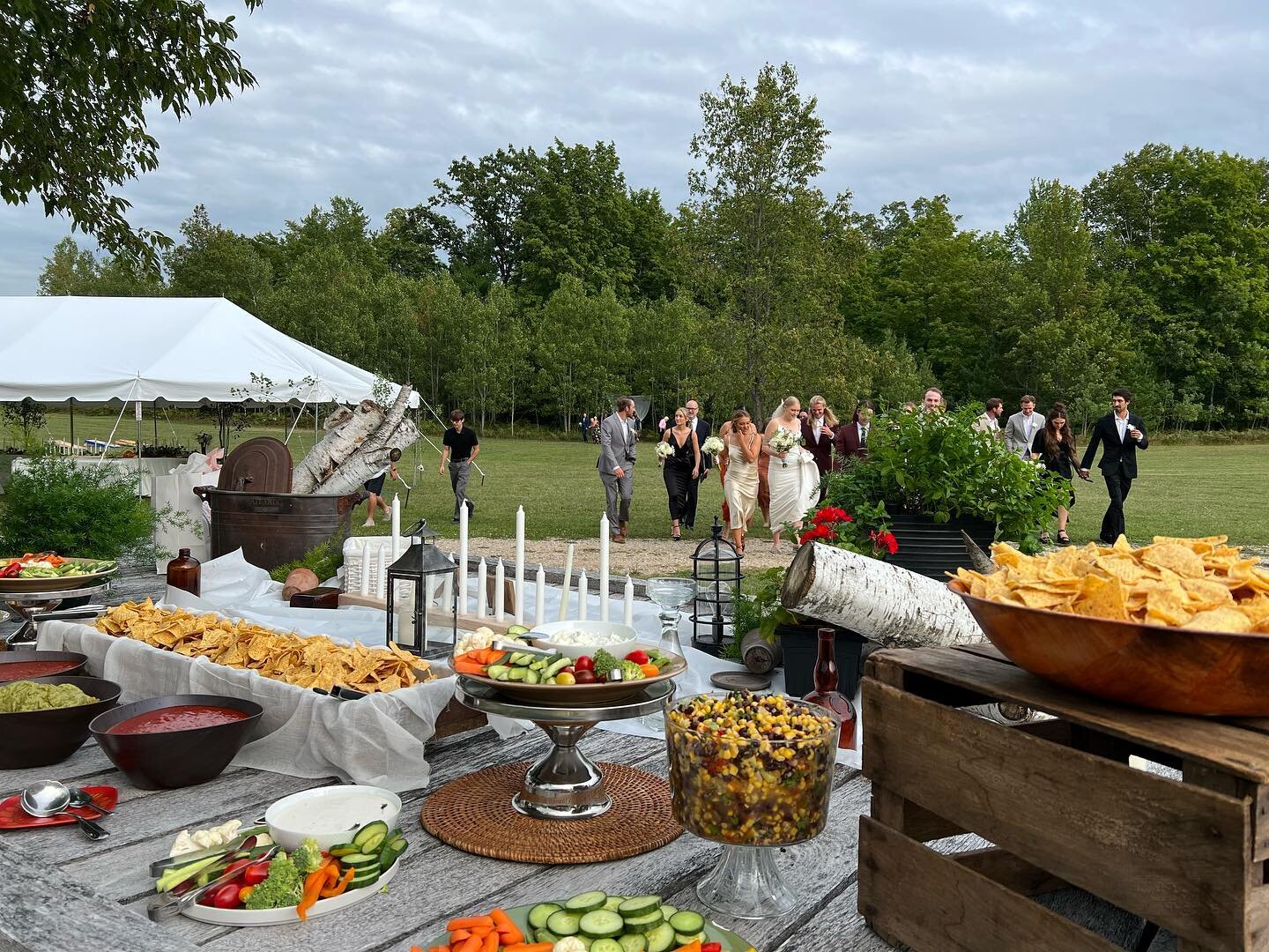 First time setting up appetizers on a wagon! This outdoor wedding in Lake City was so well planned and decorated! 
.
They later had tacos for dinner which is always a sign of excellent planning 🌮 ❤️