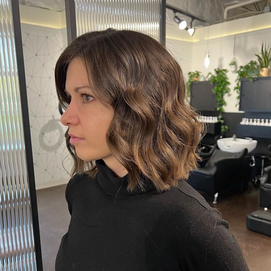 New Year&hellip; New Hair! Come and see us for a fresh cut and color, nothing feels better. Loving this fun crop by Chelsea @suburban_heresy at #moorehairdesign