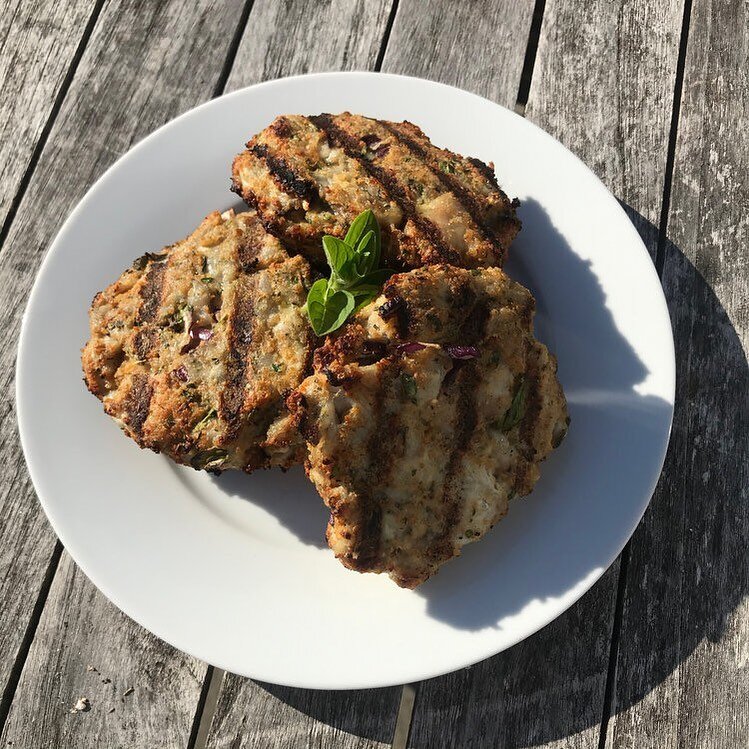 Bluefish burgers anyone? Sustainable and grillable, give them a try! Find the recipe on our Fisheries Program page @long.island.fish (and follow them if you're not already for more recipes from their @stefaniesacks collab, and great info on our local