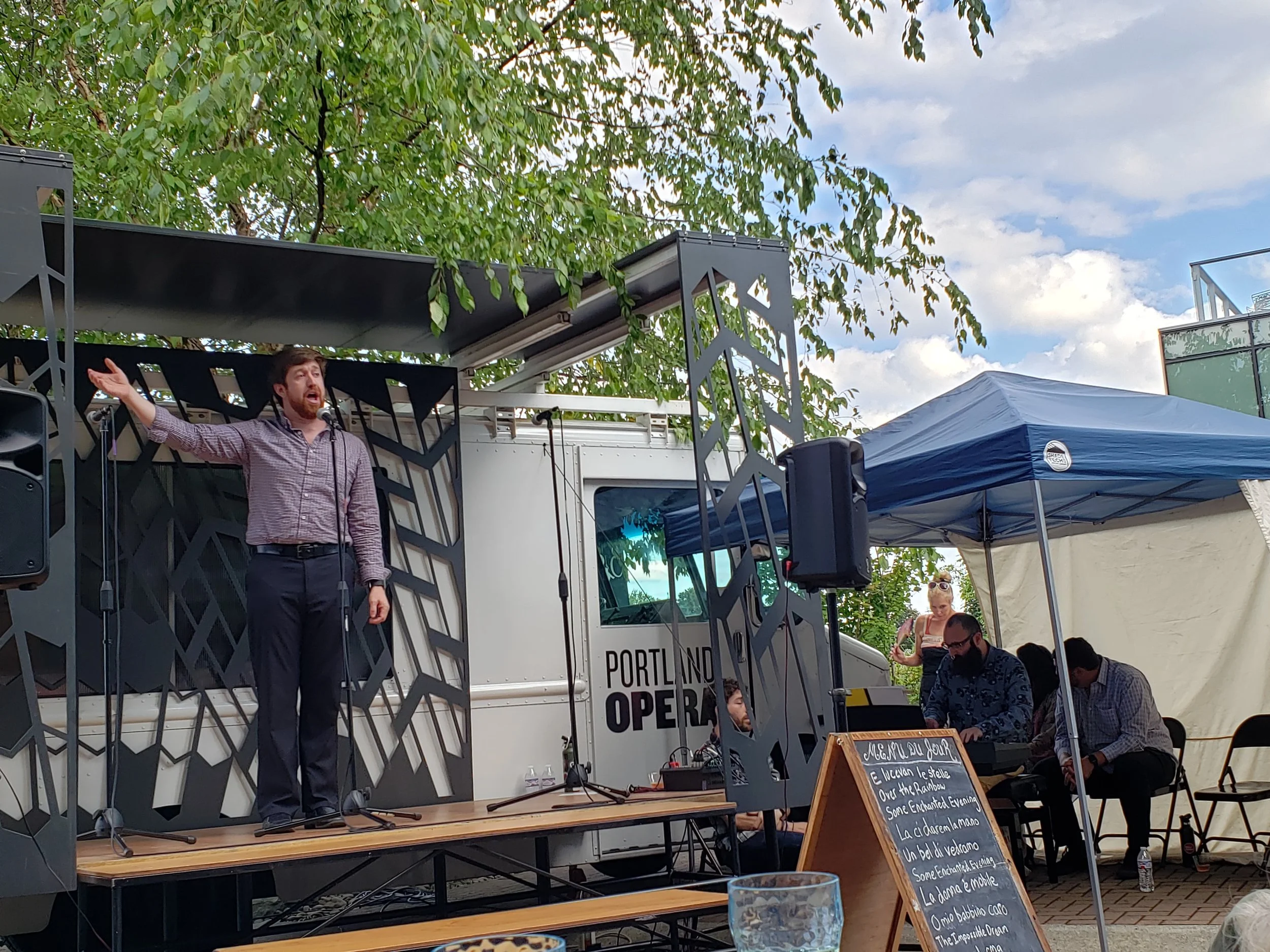 A member of The Portland Opera sings for the South Waterfront community at SWCR’s 2019 Opera a la Cart event.