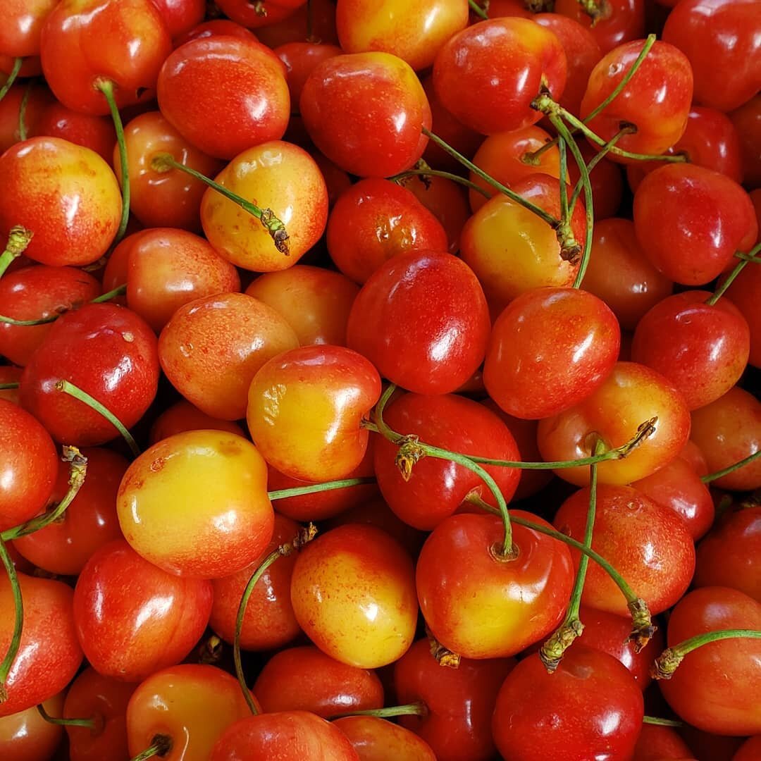 Come get your weekly groceries today at the market from 2:00 pm &ndash; 7:00 pm! There are sweet cherries from Pablo Munoz Farms, Pomegranate Walnut Hummus at Roundhouse Foods, snap peas at Barn Frog Farm, and robust red wines from Catman Cellars!