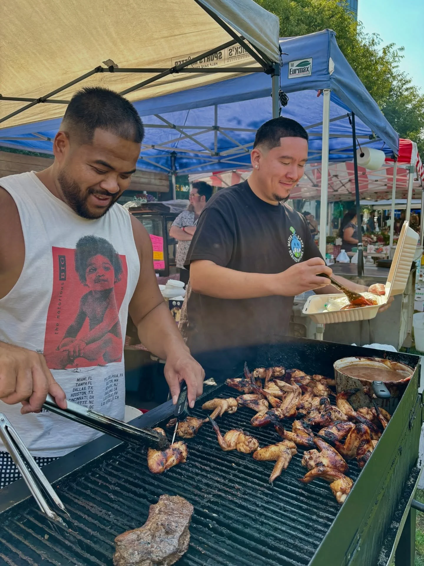 We&rsquo;re still summering at the South Waterfront Farmers Market! Produce is at its peak, flowers fill the market with joy, and you can grocery shop from so many vendors in the sunshine! *heads up, Juicy JV&rsquo;s Wings is taking off at 2pm today