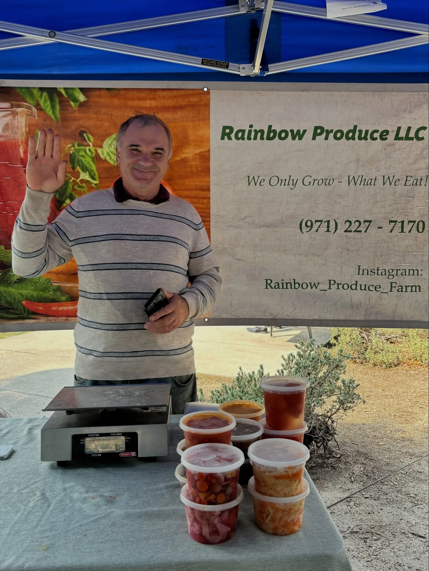 Today is @rainbow_produce_farm last market! Come give them lots of support and go home with some of their farm fresh eggs, pickled salads, veggies, and grapes. 

Today is also LAST DAY FOR PEACHES! Make sure to make a stop to @bairdfamilyorchards! 

