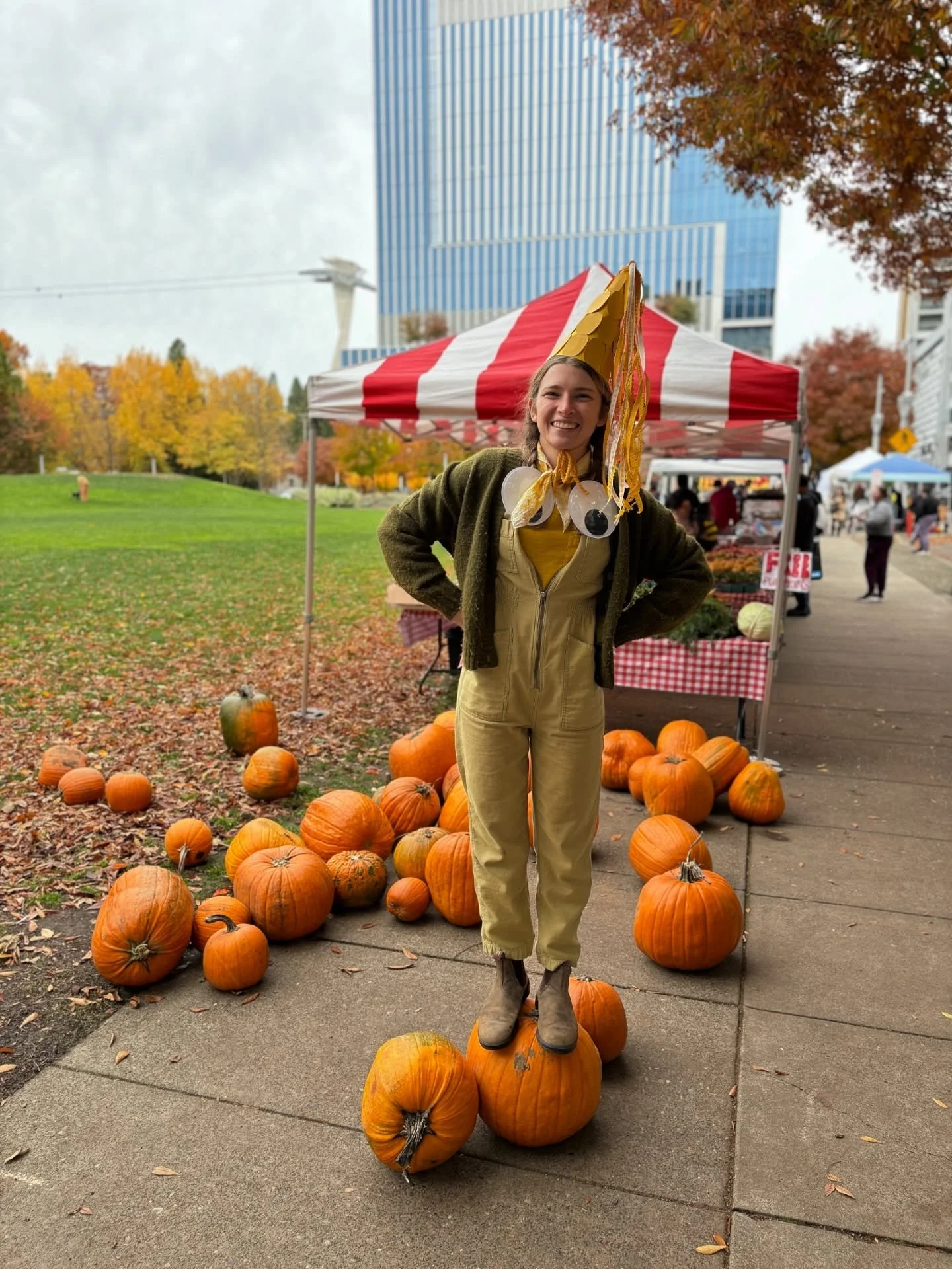 Come celebrate the last market today! We&rsquo;re having a fun and festive day! @pablomunozfarms is giving away free pumpkins 🎃💛 Special bonus: we&rsquo;re handing out extra bucks to spend at the market on behalf of our generous sponsor, @seanzbeck