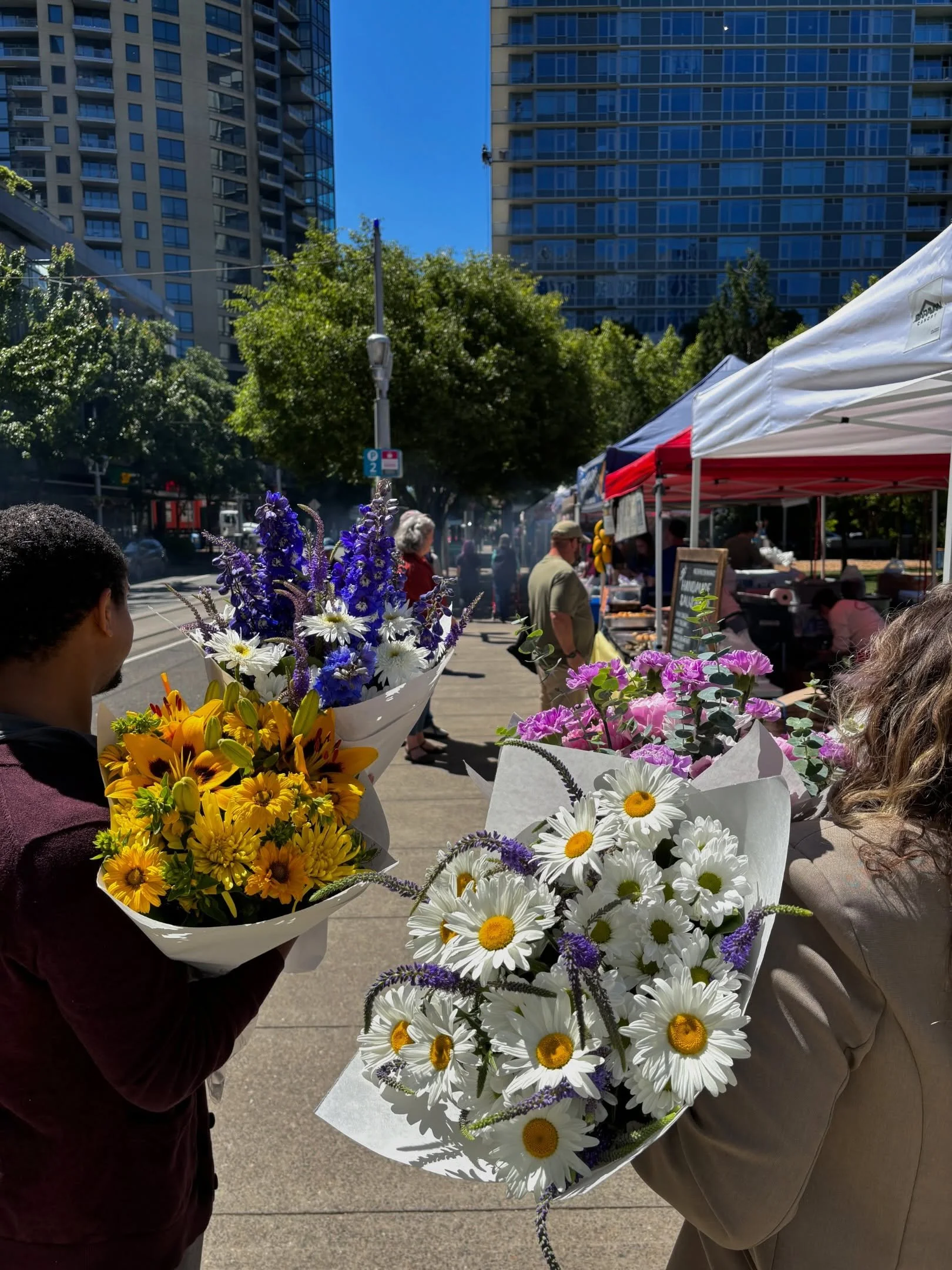 It&rsquo;s a beautiful day for a farmers market! Baird Family Orchards AND Fleur De Lis Bakery are back! Come give a warm welcome to our new vendor: Stone Circle Cider! We also saw a new product at ImJai Thai&rsquo;s booth: Khao New Ping (sweet stick