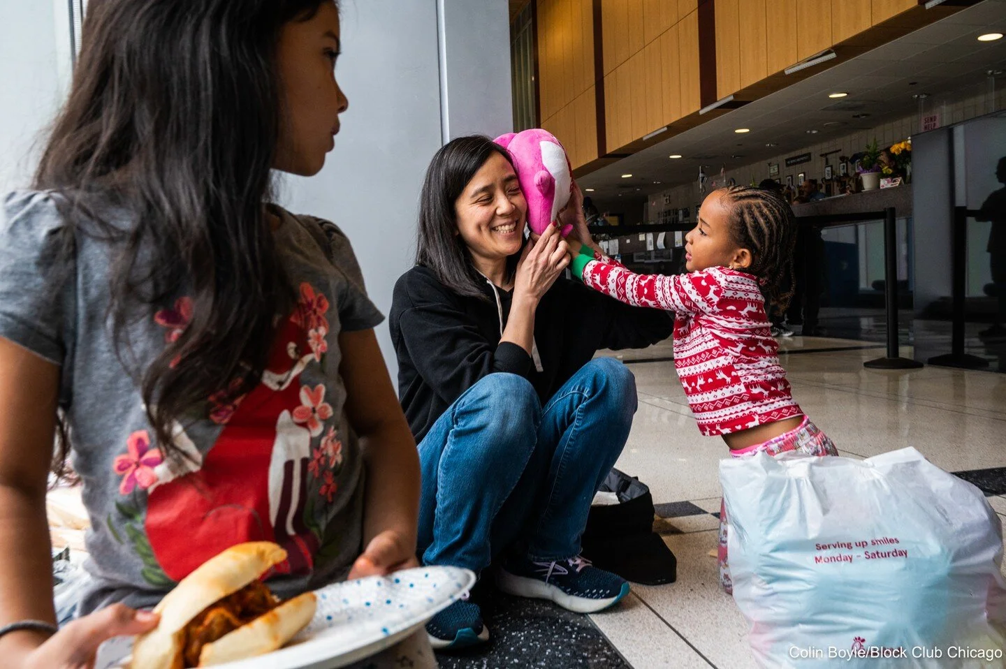 As Migrants Wait For Shelter Openings At Police Station, Northwest Side Neighbors Flock To Help // I'm always inspired by the love and support that Chicagoans share. @ArielParrella &amp; I witnessed that last week at CPD District 16. Chicagoans broug