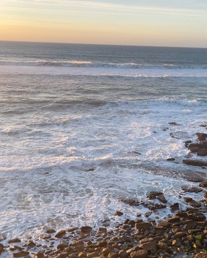 Portugal: Day 1 🇵🇹 &hearts;️

We stopped and bought our entire dinner from a farmer&rsquo;s market and then kicked back on the beach 🏖 

Totally, totally in love. Much more to come 🥰