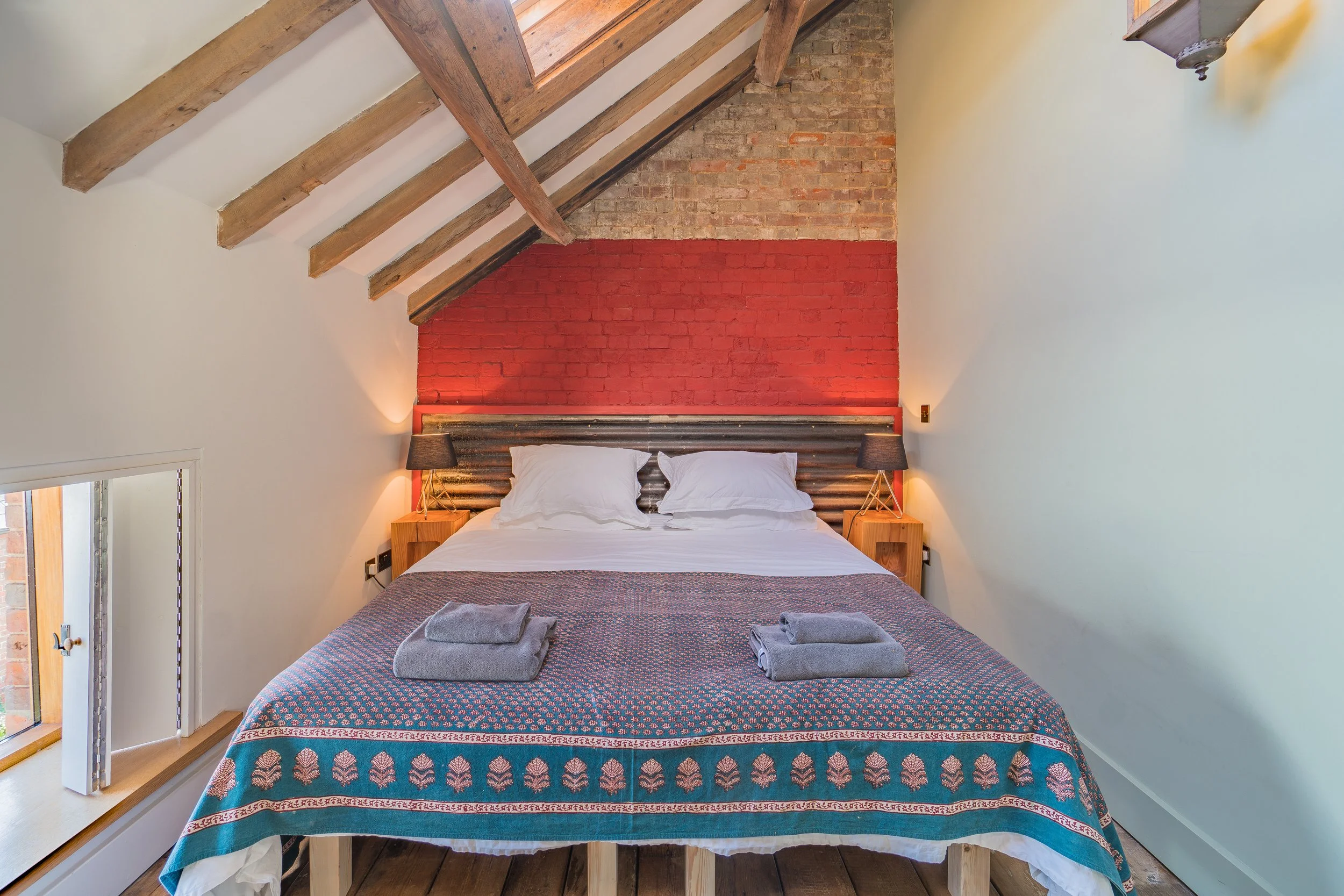 bed1.jpg