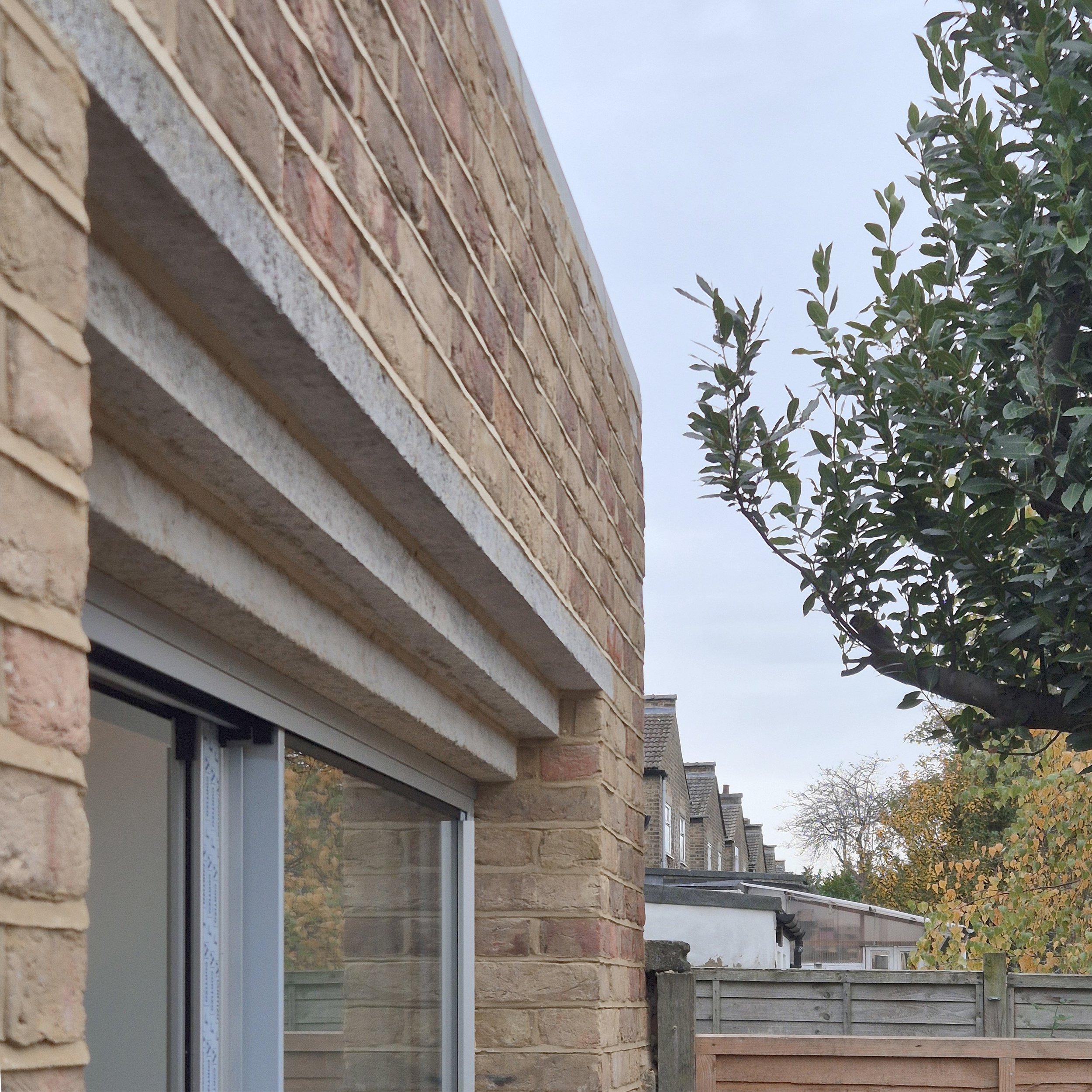 Precast concrete lintel