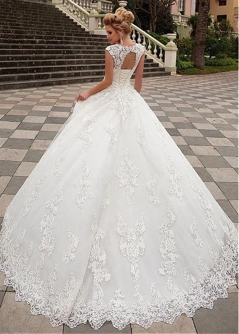 Plus Och Minus Med Favorit Material Till Brollopsklanningar