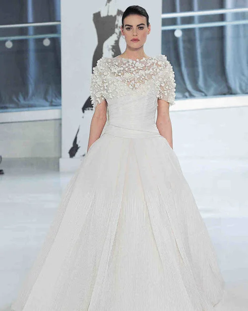 peter-langner-wedding-dress-spring2018-6339053-009_vert.jpg