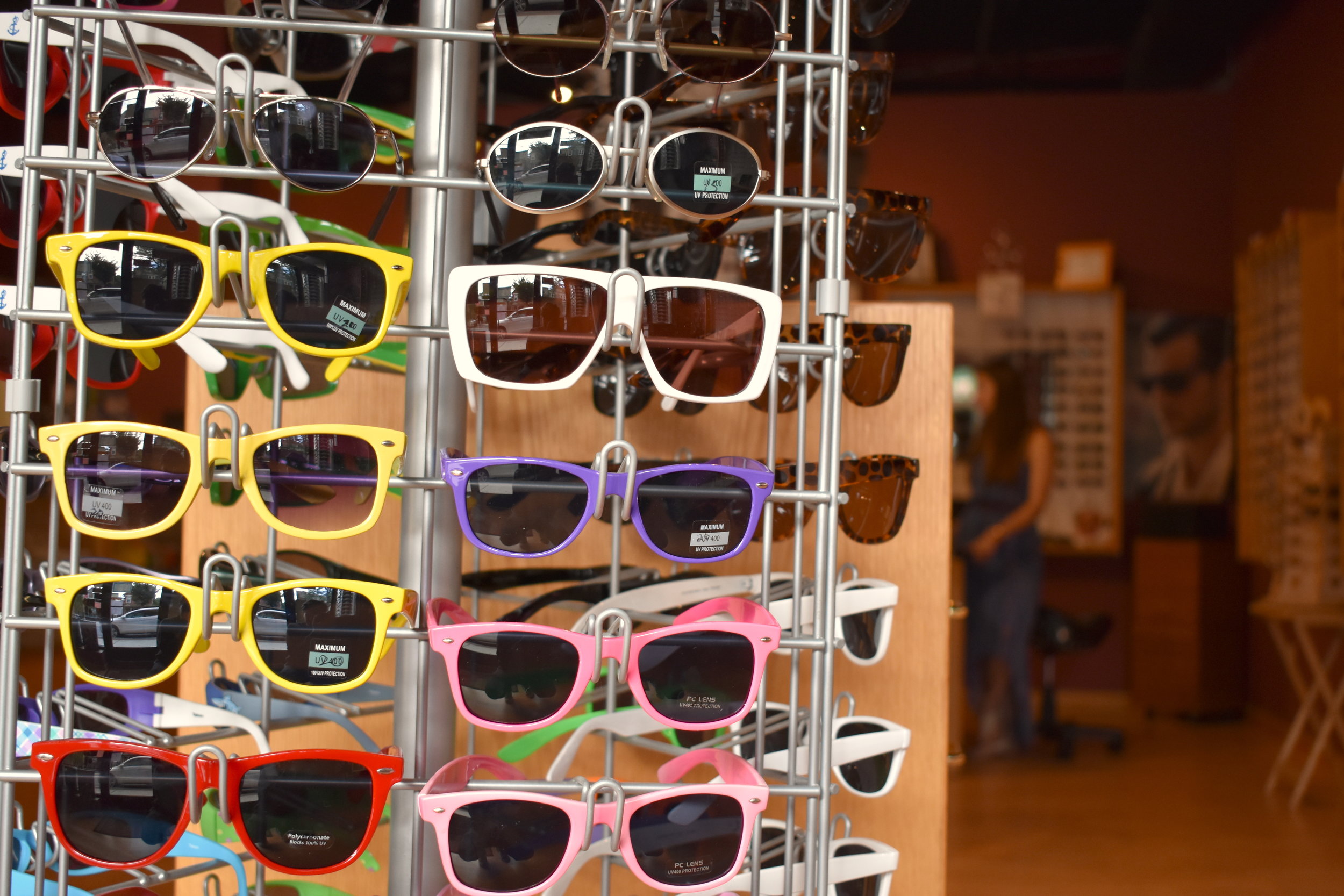 -brightsunglassrack.JPG