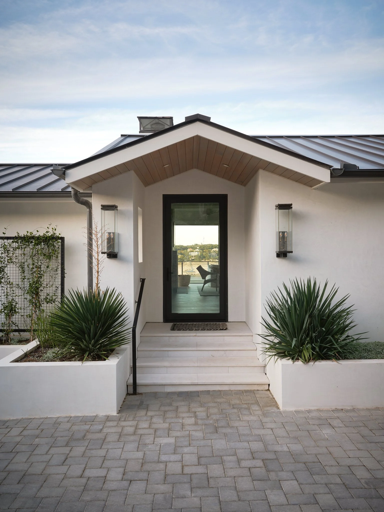 SarahIsa16004_web copy.jpg