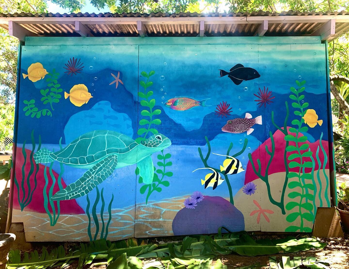 It&rsquo;s been a summer of murals at @surfcatranch sanctuary! 😽

Here is a finished coral reef scene featuring Hawaiian reef fish + honu 🐢💙 reflecting on how special our coral reefs are~ I&rsquo;m so grateful for all of us making efforts to prote