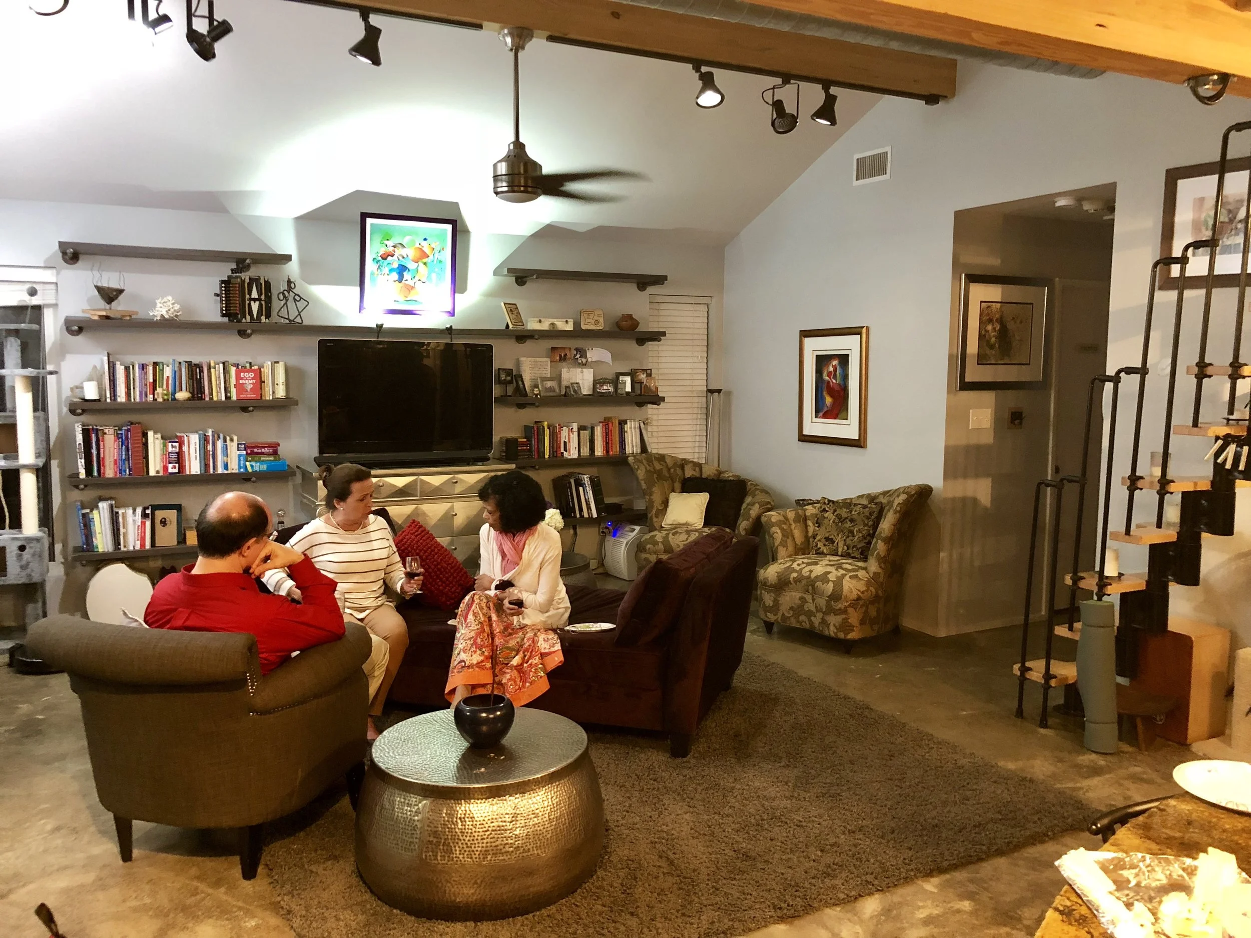 Quelques amis au salon | A few friends in the living room