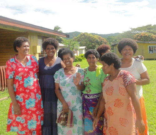Links_Fiji_women.jpg