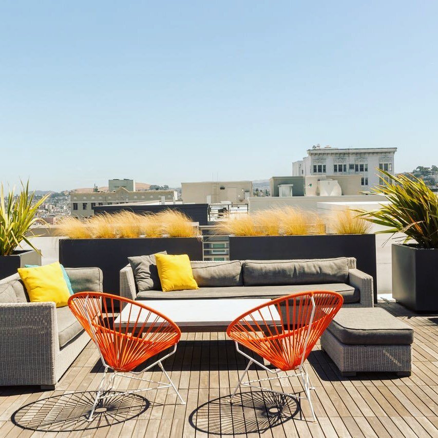Summer time rooftop vibes! ☀️ 🏢
#thinkoutsidedesign